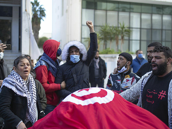 Молодежь Туниса вышла митинги из-за безработицы в стране